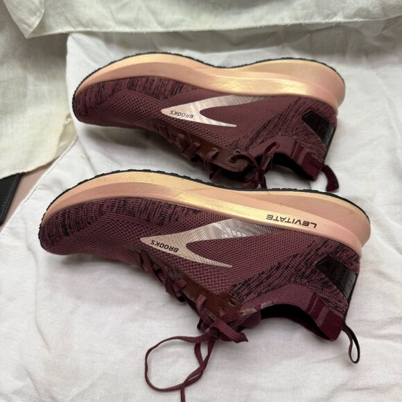 Brooks Levitate 4 womens running shoe size 9.5 burgundy/pink preowned - Picture 2 of 8